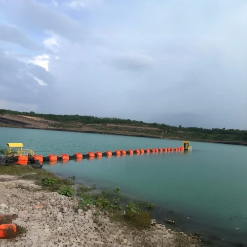 The basic structure of an oil containment boom